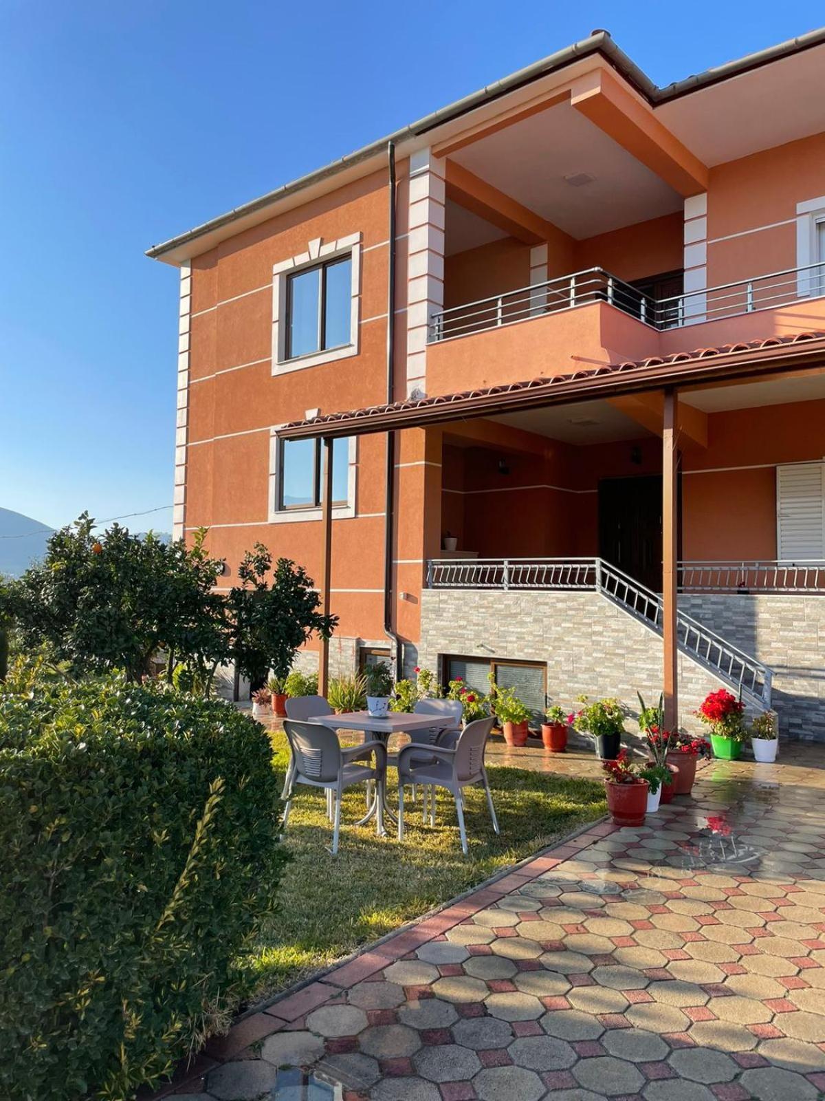 Harmony Villa Berat Luaran gambar