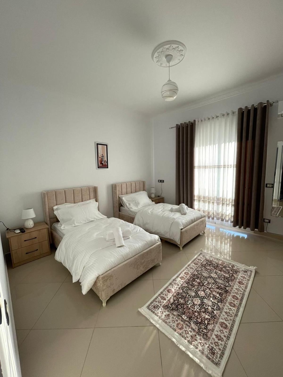 Harmony Villa Berat Luaran gambar
