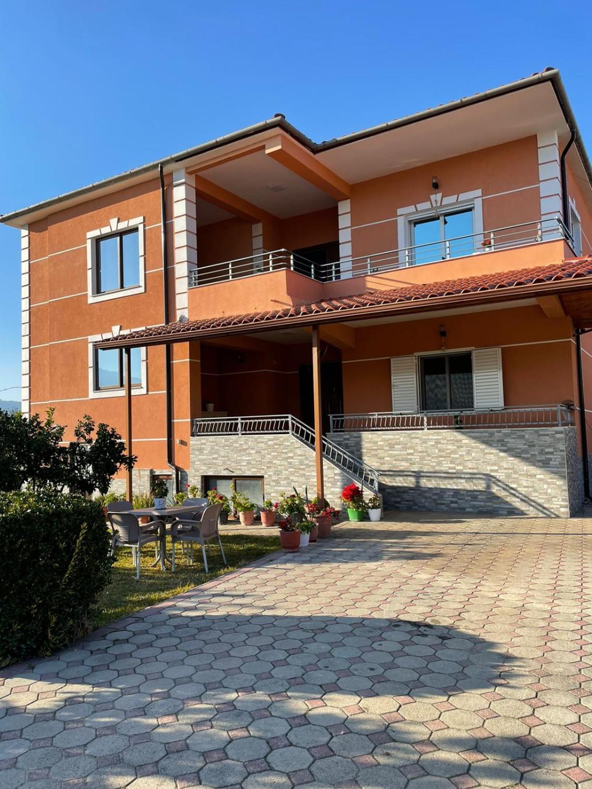 Harmony Villa Berat Luaran gambar