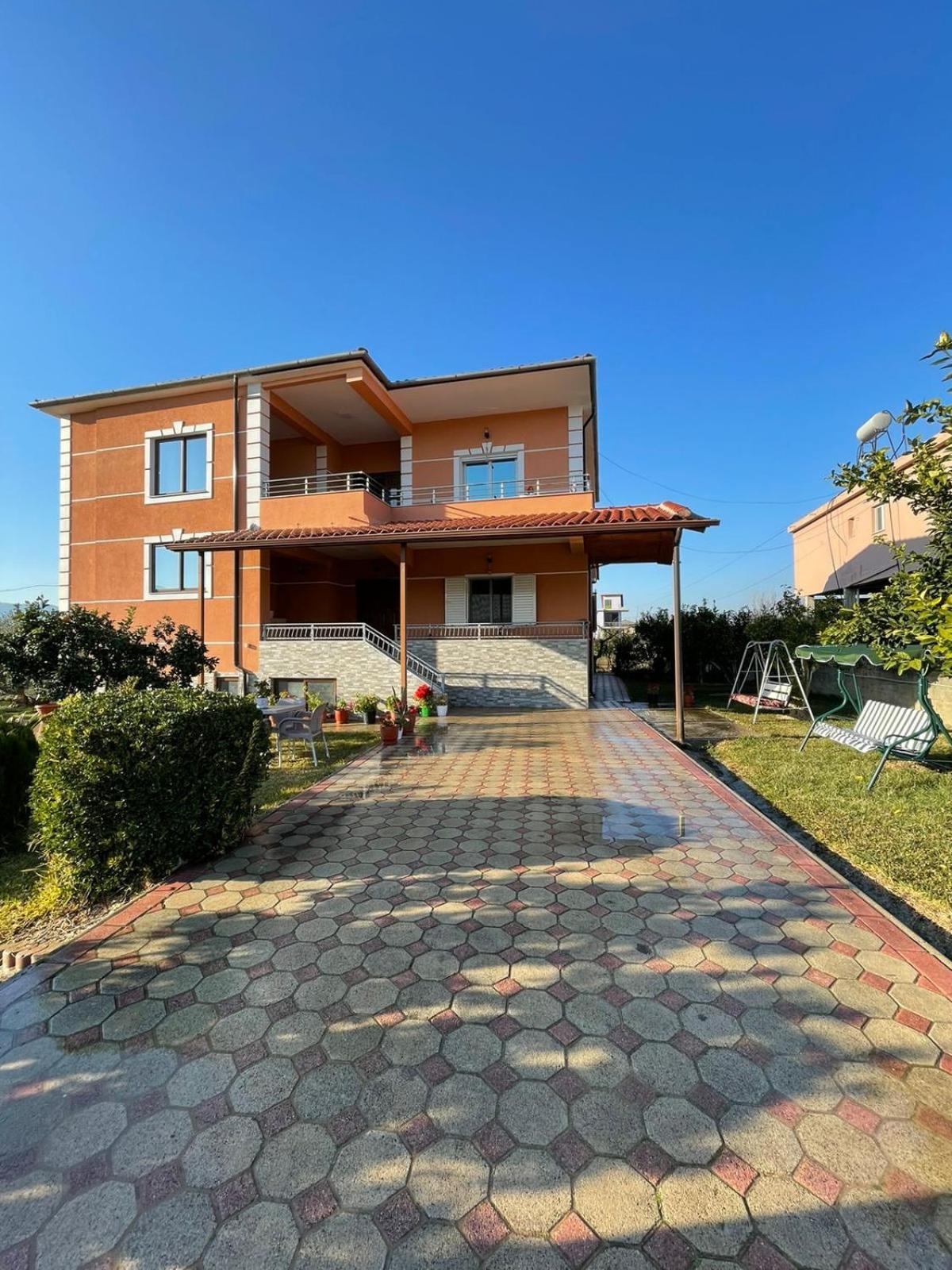 Harmony Villa Berat Luaran gambar