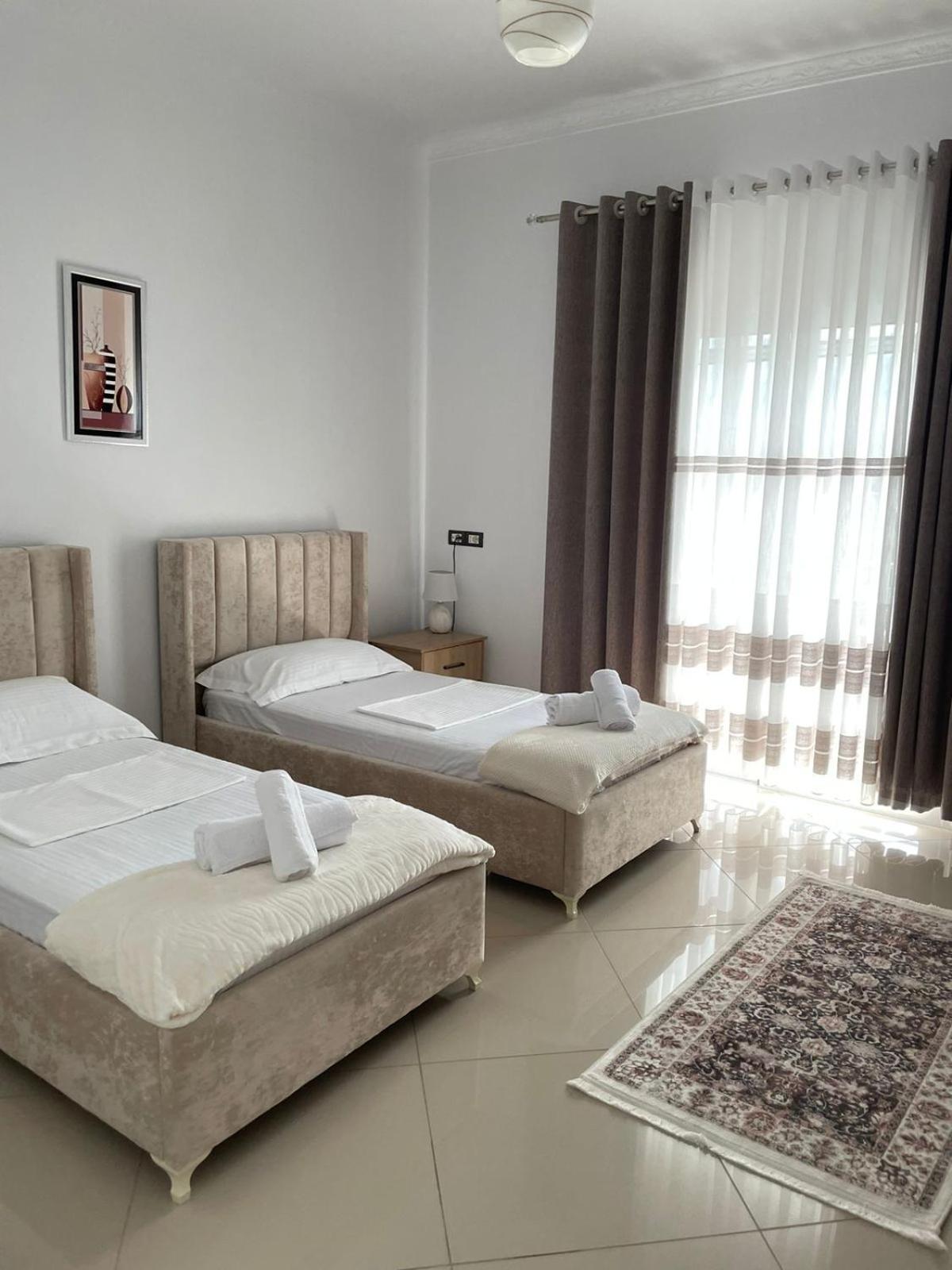 Harmony Villa Berat Luaran gambar