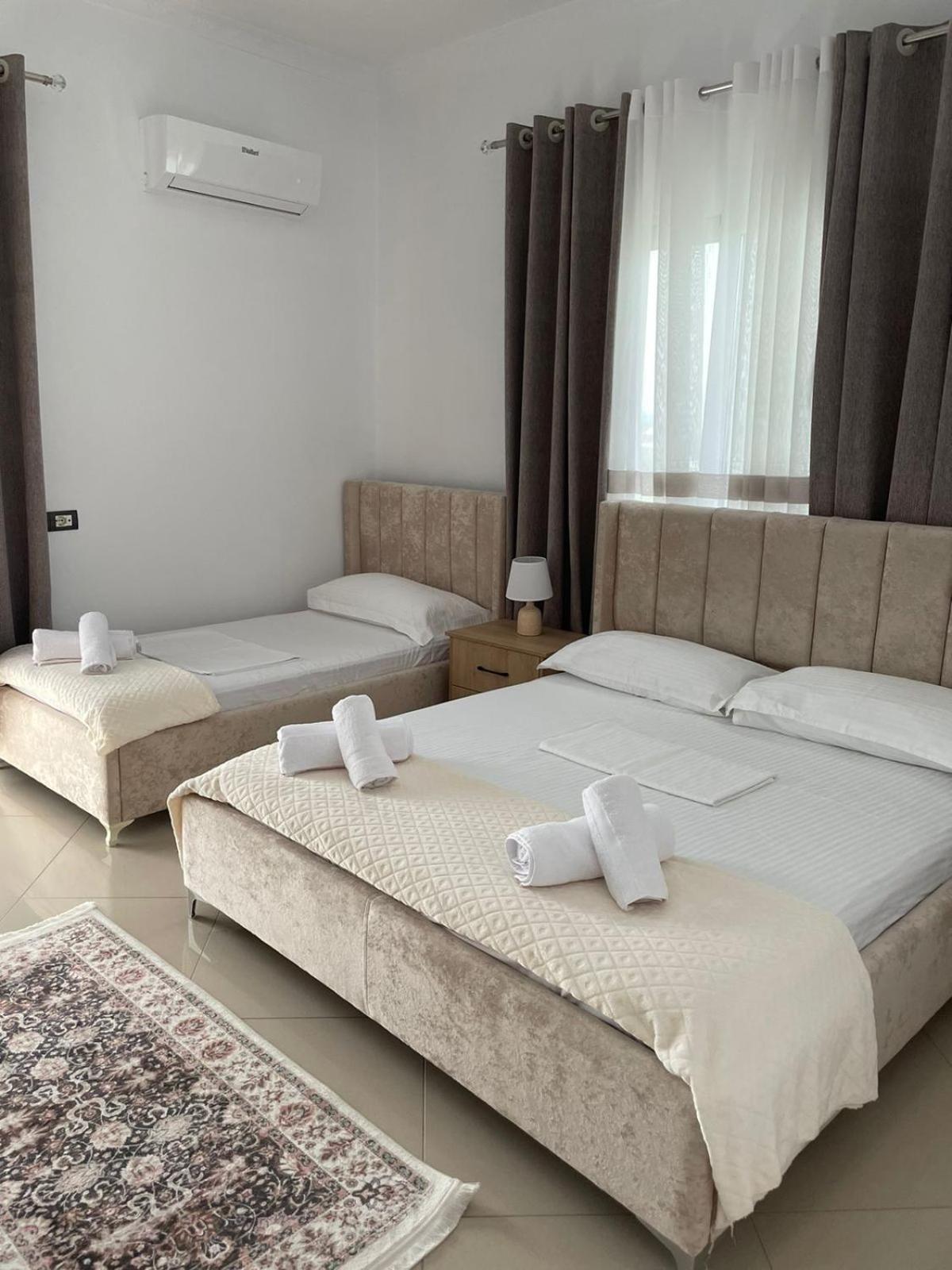 Harmony Villa Berat Luaran gambar